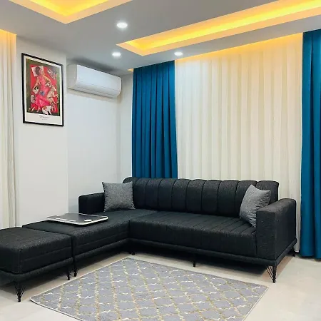 4 Custom Design Fast Wifi Apartment *