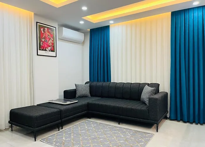 4 Custom Design Fast Wifi Apartment *